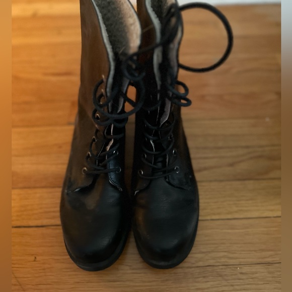 Women’s mid calf faux leather lace up boots - Picture 2 of 3